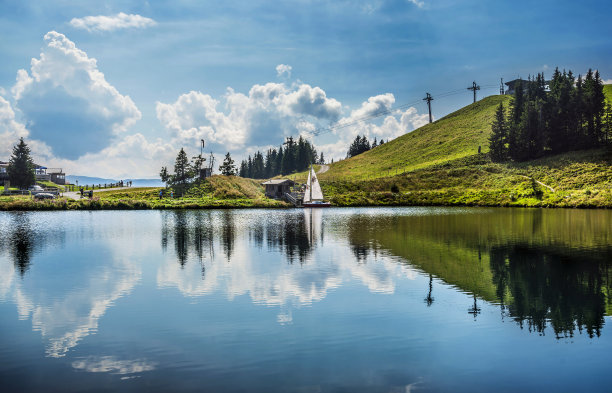 奥地利泰洛的Hintersteinersee山湖图片下载