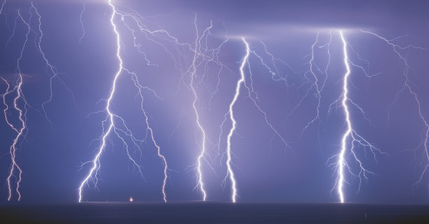 多个闪电图片下载