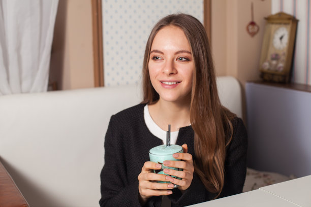 女人的鸡尾酒图片下载