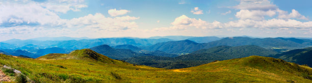 从哈利茨1号拍摄的比斯扎迪山脉的全景图图片下载
