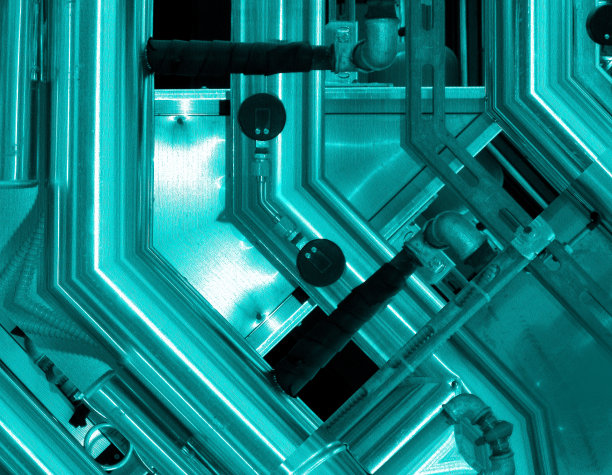 蓝色铝背景。金属管道和抽象的技术部件。工业的概念。图片下载