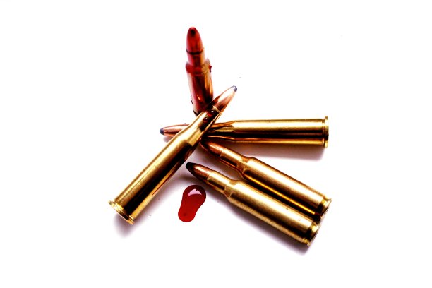 血液和子弹!图片下载