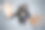 年轻人戴着虚拟现实头盔。视图从上。图片下载