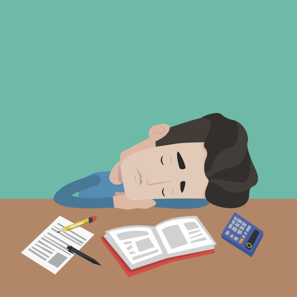 男生拿着书在书桌前睡觉。图片下载