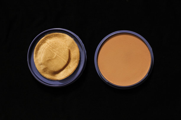 脸红的人图片下载