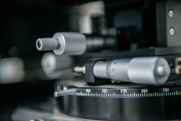 显微镜缩放调节旋钮的特写图片下载