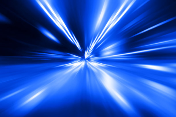 在夜间道路上加速运动图片下载