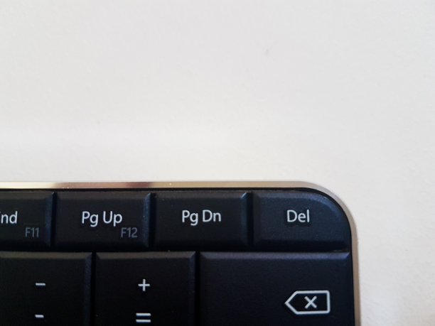 黑色的键盘图片下载