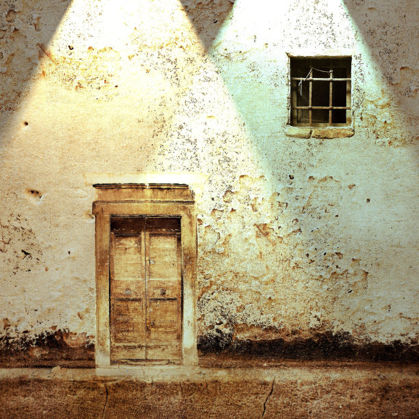 剥落墙体，古门小窗。的过滤效果。图片下载