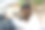 年轻女子在开车时粗心大意地在汽车前的抽屉里发现了一些东西——事故概念。图片下载