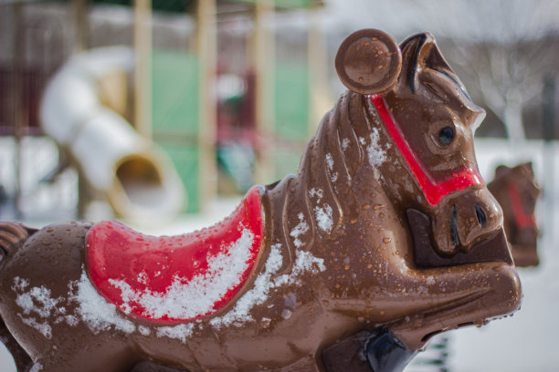 操场上的雪图片下载