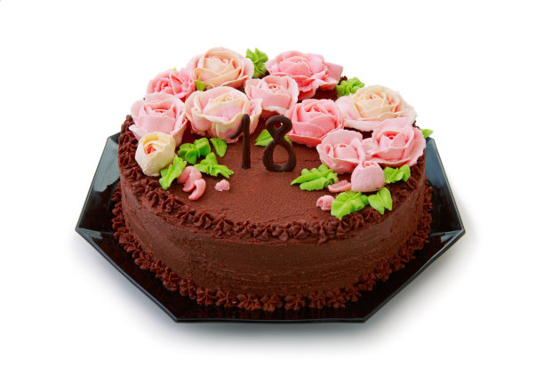 18岁生日的巧克力蛋糕和奶油玫瑰图片下载
