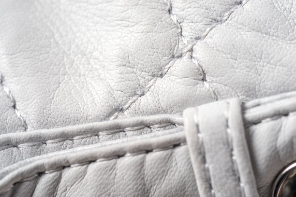 皮革质地。皮夹克的质地和纽扣图片下载