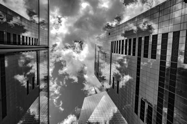 曼哈顿中城的玻璃与天空公司图片下载