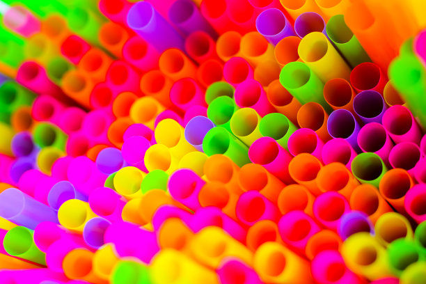 吸管是一种将饮料从容器转移到饮酒者口中的管子图片下载