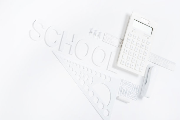 计算器与尺子和订书机与指南针模型孤立在白色图片下载