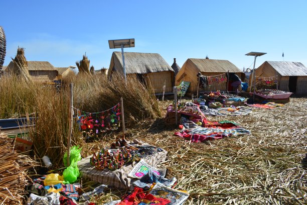 秘鲁普诺的Titicaca湖的浮动岛屿图片下载