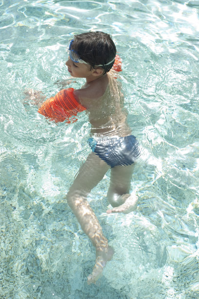 孩子游泳图片下载
