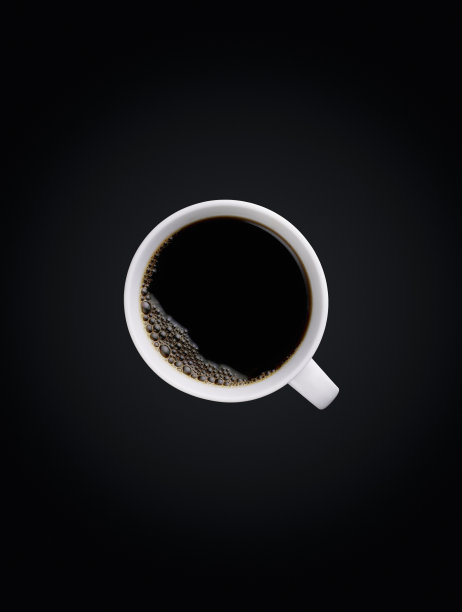 黑背景上的黑咖啡图片下载