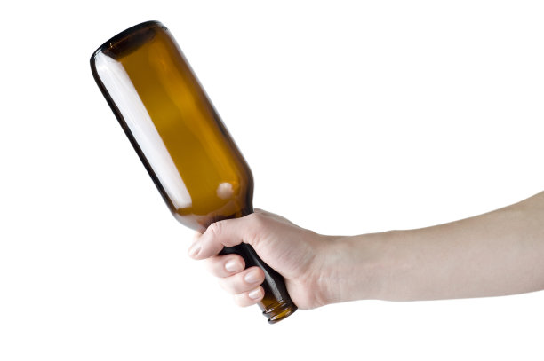 拿着啤酒瓶图片下载