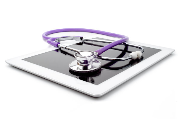 紫色听诊器，白色数字平板图片下载