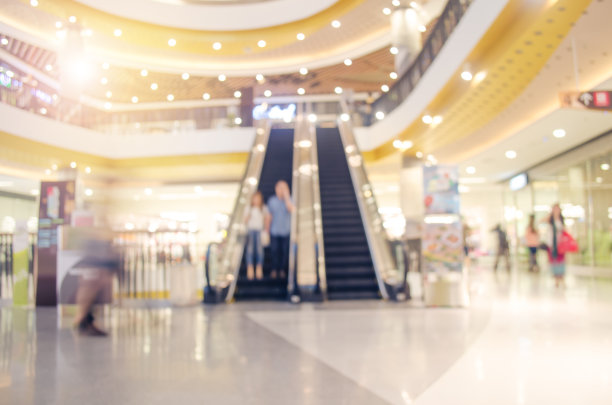 模糊购物中心里的人。图片下载