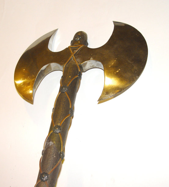 白色背景下生锈的金属特写镜头图片下载