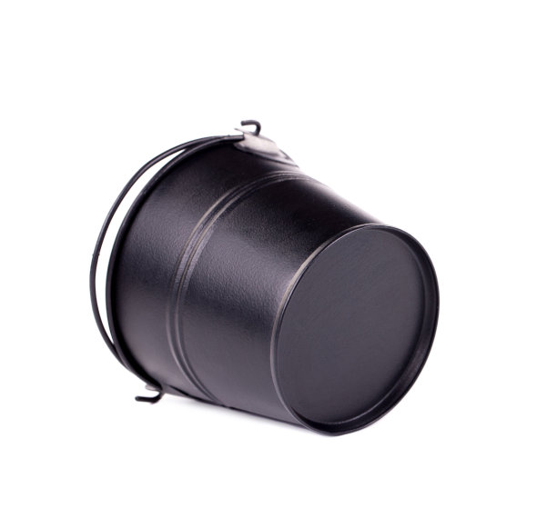 黑色金属桶。图片下载