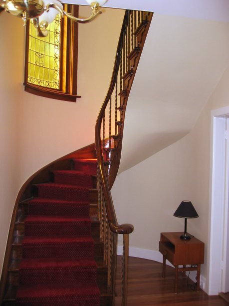 红地毯的楼梯图片下载