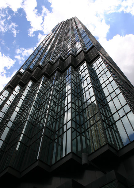 奔向天空图片下载