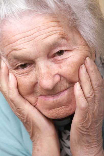 年长的女人情绪低落图片下载