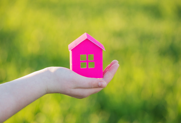 室外的纸房子图片下载