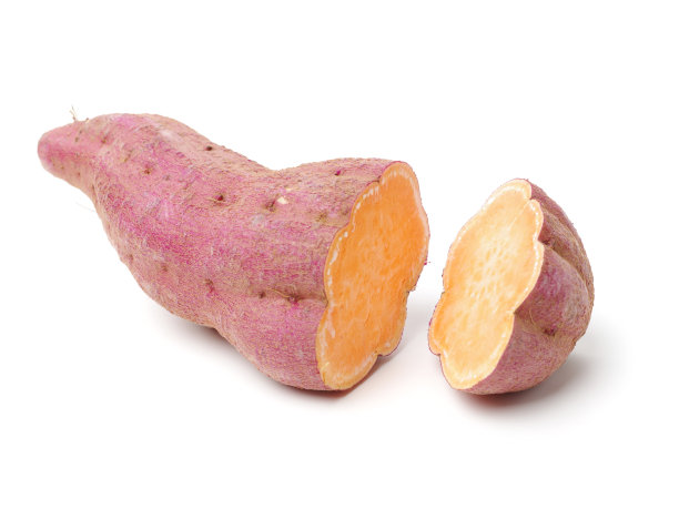 白色背景上的生红薯图片下载