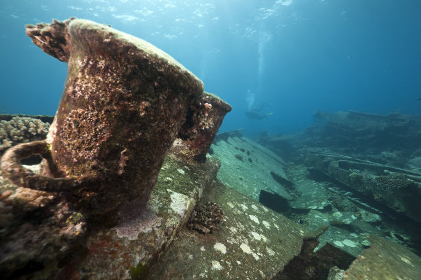 1984年沉没在蒂朗的德国货轮科莫兰号残骸图片下载