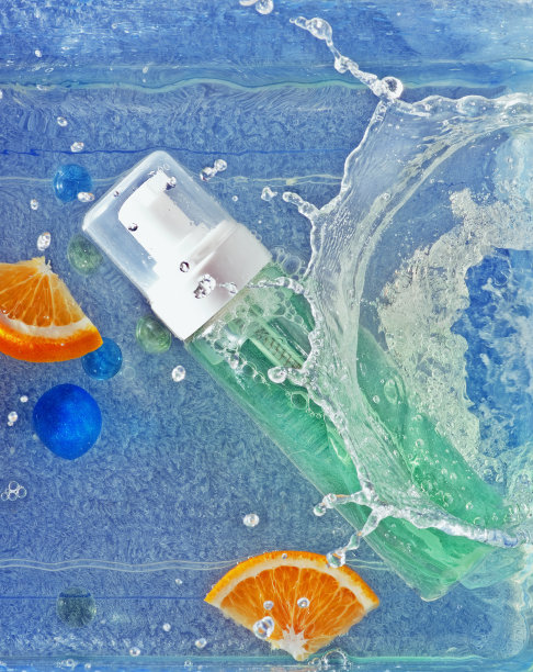 一瓶水里的洗剂图片下载