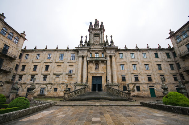 圣地亚哥德孔波斯特拉的圣马丁皮纳里奥修道院。西班牙加利西亚图片下载