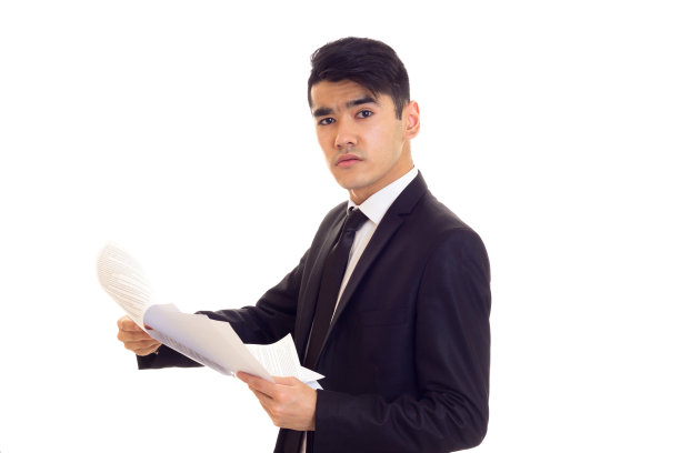 穿着西装拿着文件的年轻人图片下载