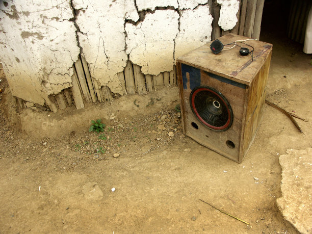 可怜的低音扬声器图片下载