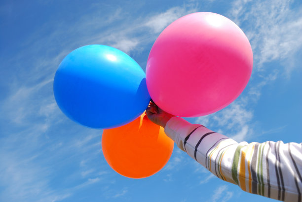 蓝天上的气球图片下载