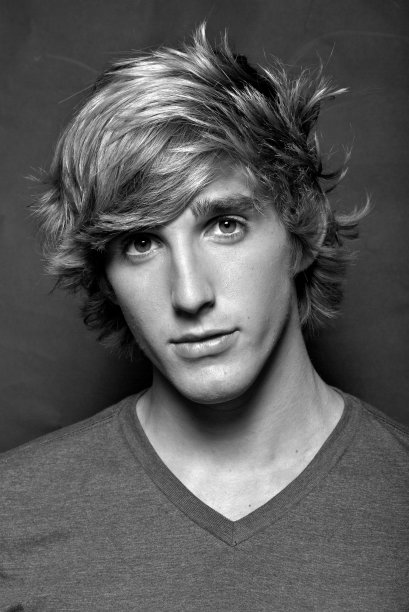 迷人的年轻人黑白图片下载