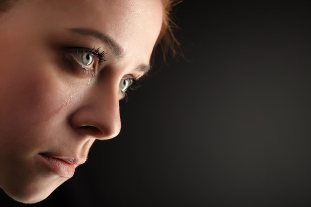 美丽的女孩哭图片下载