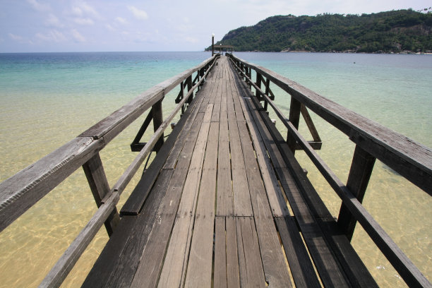 通往码头的木桥图片下载