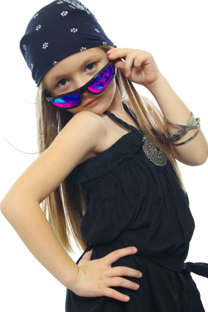 小女孩被孤立在白色上图片下载