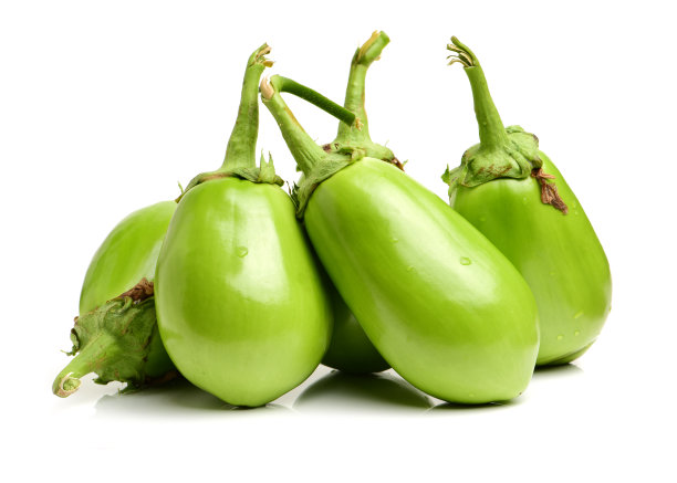 白色背景上的绿茄子图片下载