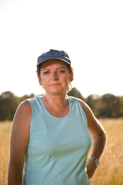 成熟的女人户外图片下载