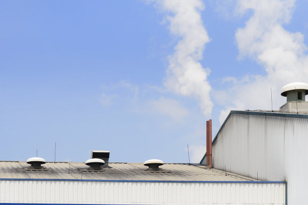 工厂大楼的烟囱图片下载