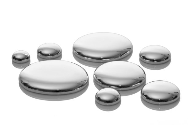 水银滴孤立在白色。图片下载