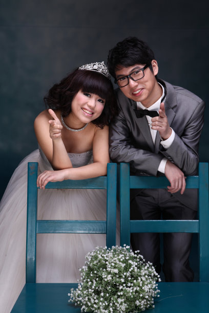 快乐的亚洲两图片下载