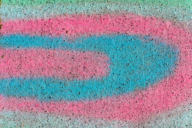 彩色粉笔在人行道上画图片下载