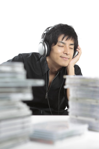 听音乐的人。图片下载